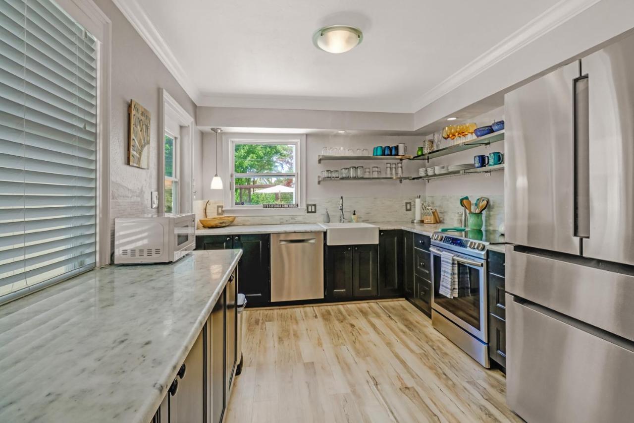 Вилла Coastal Soul House In The Heart Of Нейплс Экстерьер фото